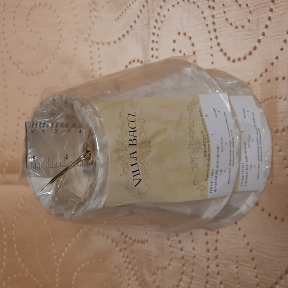 VILLA BACCI cream colored two mini shades wrapped in original cellophane. - Picture 7 of 7